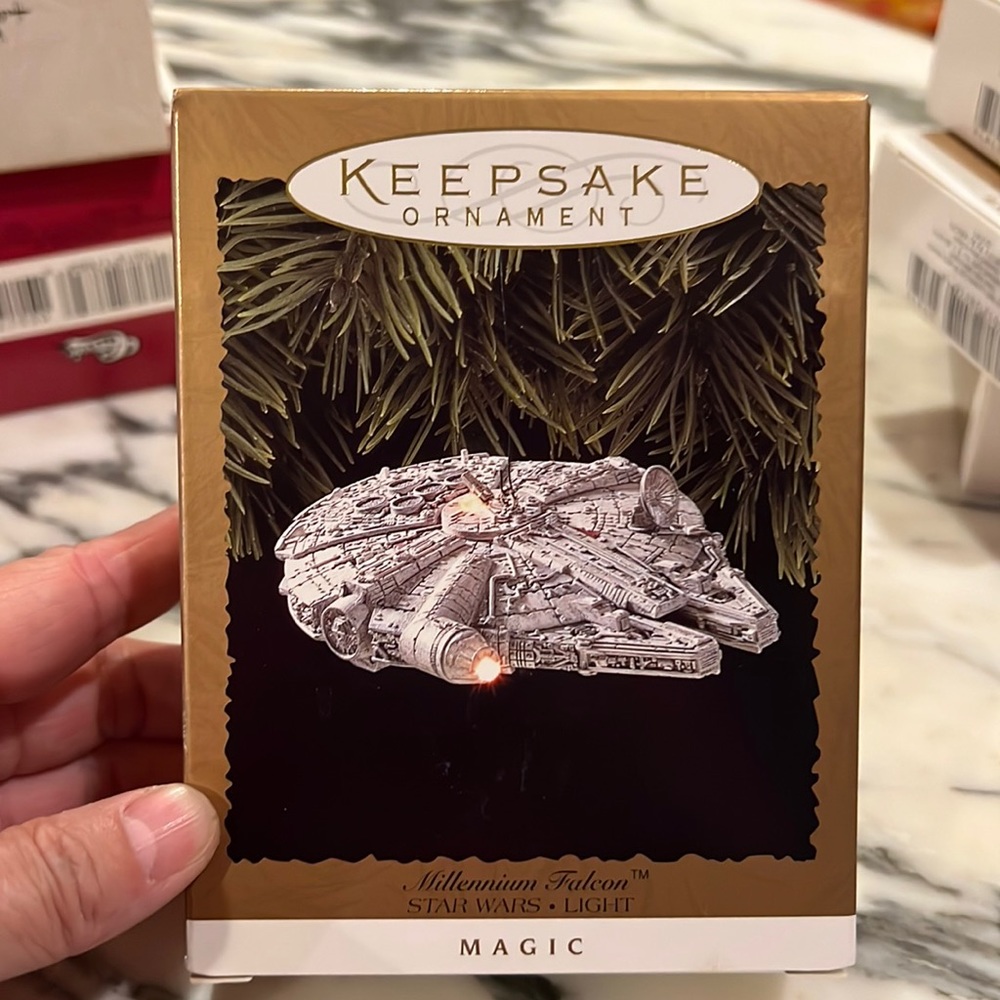 Hallmark Star Wars millennium falcon ™️ keepsake ornament. 1996 nib never opened